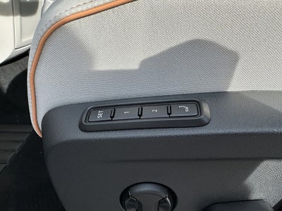 2025 Volkswagen ID. Buzz Pro S Plus 4MOTION w/Two-Tone