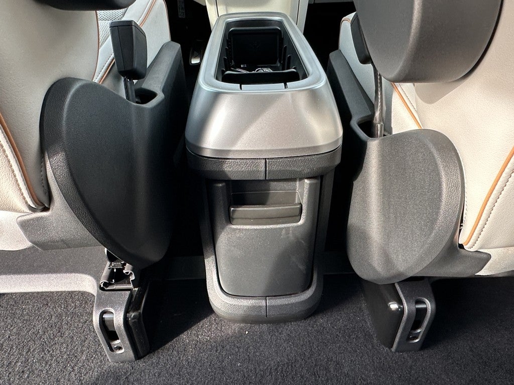 2025 Volkswagen ID. Buzz Pro S Plus 4MOTION w/Two-Tone