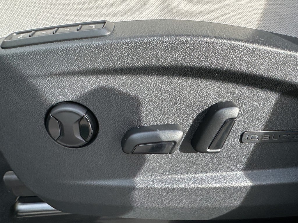 2025 Volkswagen ID. Buzz Pro S Plus 4MOTION w/Two-Tone