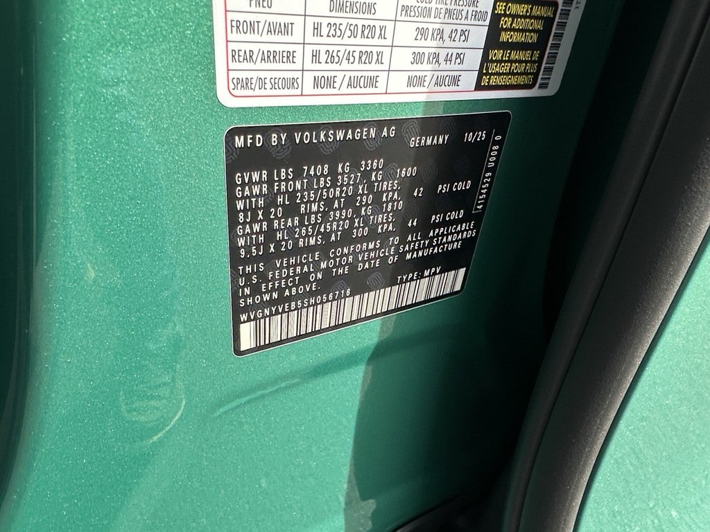 2025 Volkswagen ID. Buzz Pro S Plus 4MOTION w/Two-Tone