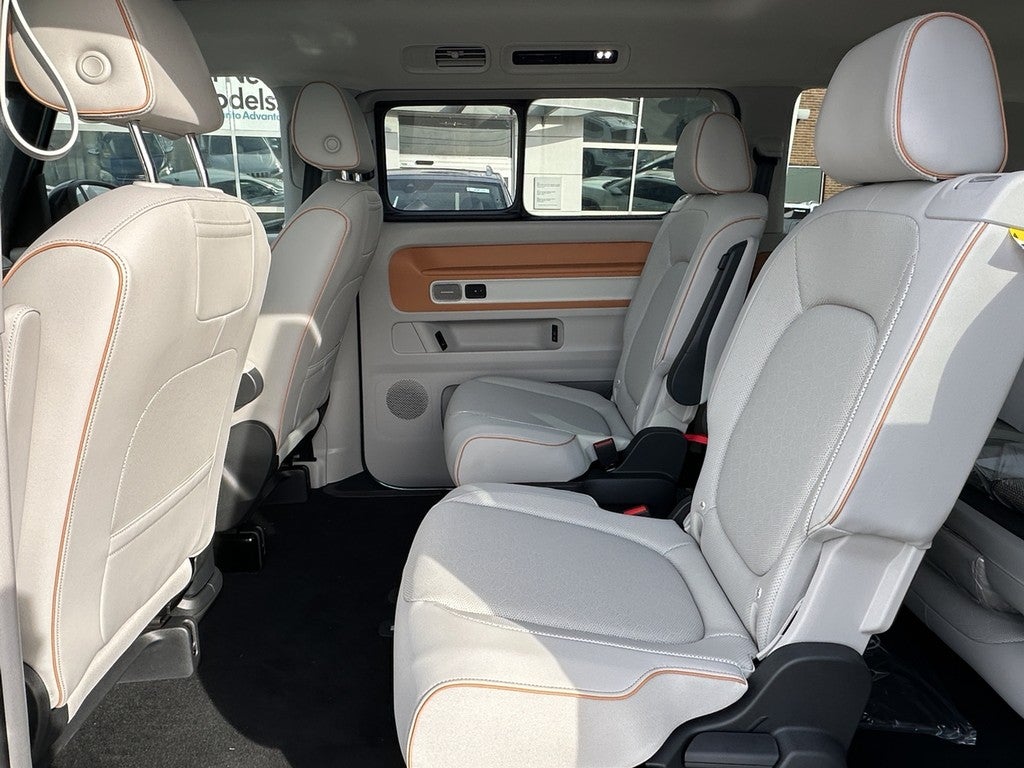 2025 Volkswagen ID. Buzz Pro S Plus 4MOTION w/Two-Tone