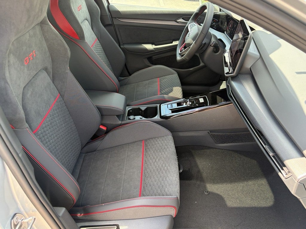 2026 Volkswagen Golf GTI 2.0T SE DSG