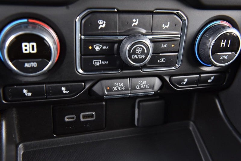 2024 Chevrolet Suburban 4WD 4dr LT