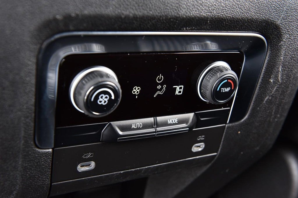 2024 Chevrolet Suburban 4WD 4dr LT