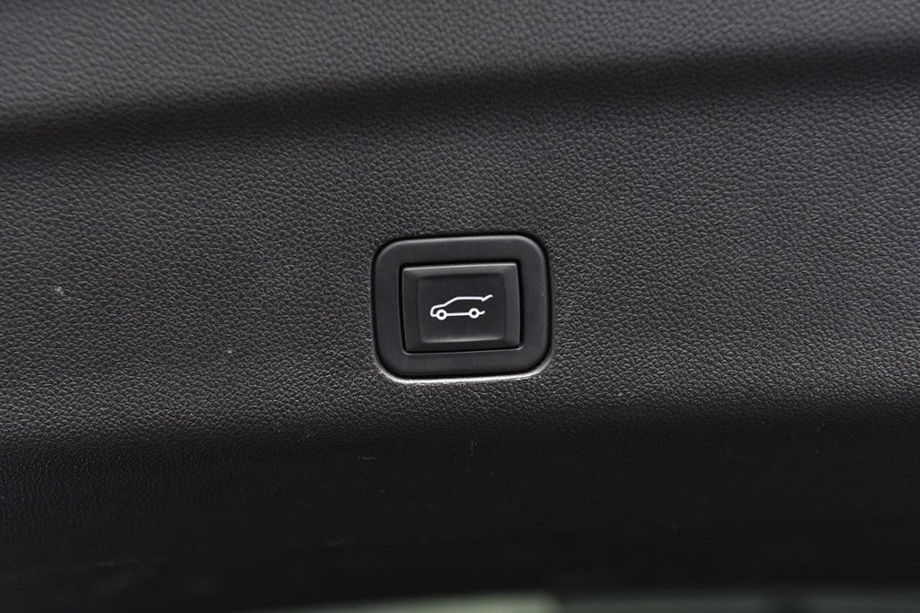 2024 Chevrolet Suburban 4WD 4dr LT