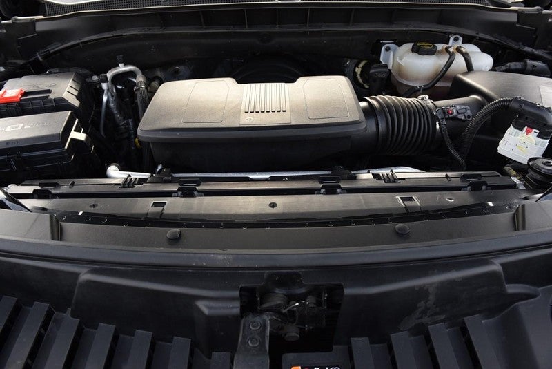 2024 Chevrolet Suburban 4WD 4dr LT