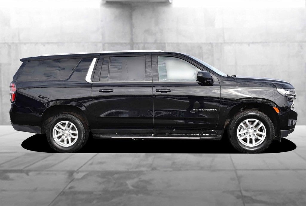 2024 Chevrolet Suburban 4WD 4dr LT