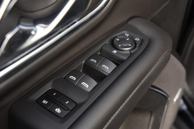 2024 Chevrolet Suburban 4WD 4dr LT