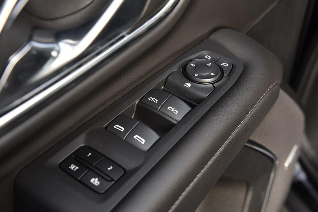 2024 Chevrolet Suburban 4WD 4dr LT