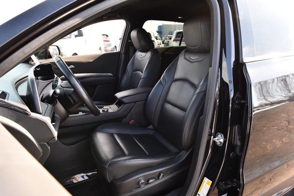 2025 Cadillac XT4 FWD 4dr Premium Luxury