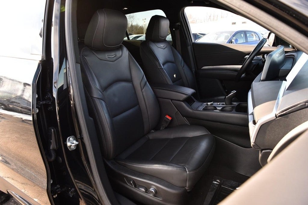 2025 Cadillac XT4 FWD 4dr Premium Luxury