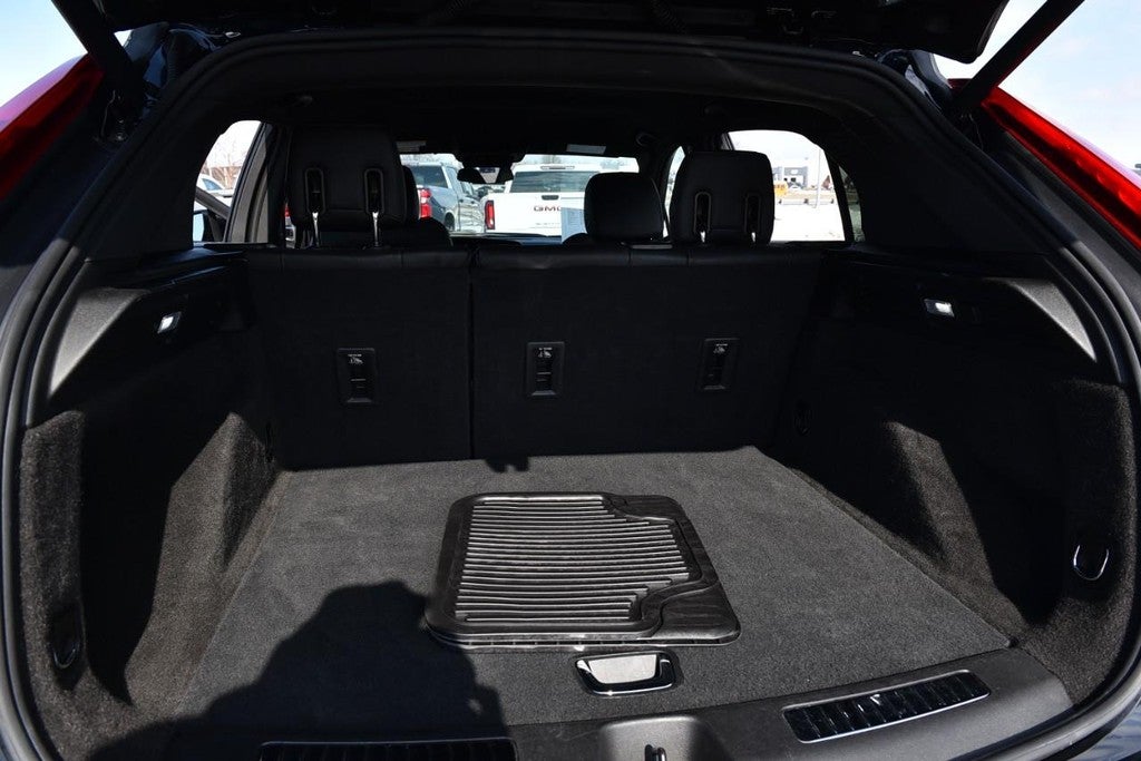 2025 Cadillac XT4 FWD 4dr Premium Luxury