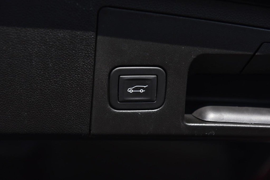 2025 Cadillac XT4 FWD 4dr Premium Luxury