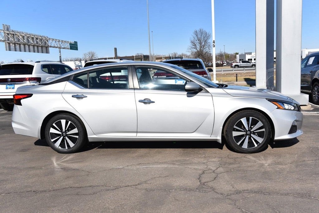 2022 Nissan Altima 2.5 SV Sedan