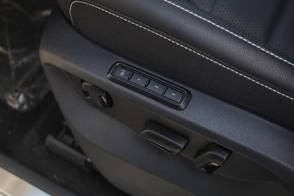 2026 Volkswagen Atlas Cross Sport 2.0T SEL R-Line Black 4MOTION