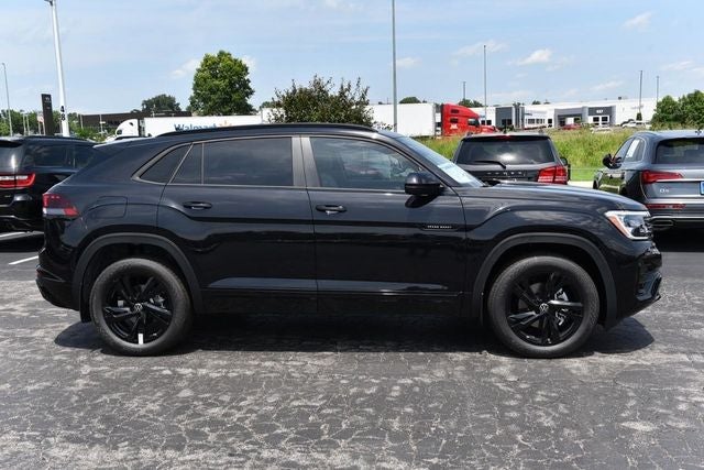 2026 Volkswagen Atlas Cross Sport 2.0T SEL R-Line Black