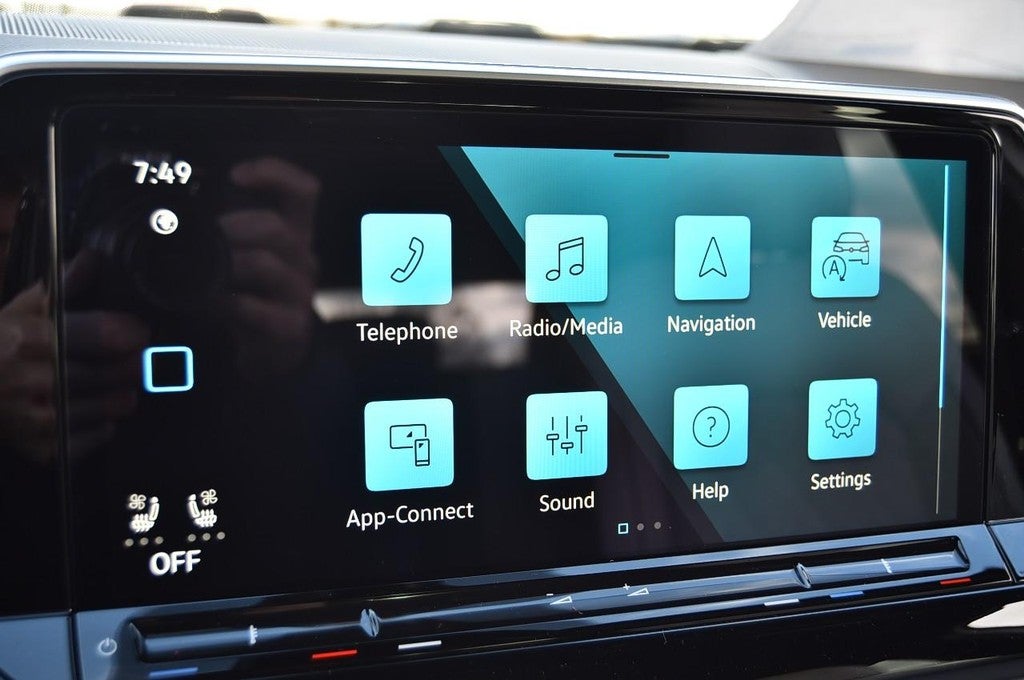 2026 Volkswagen Atlas Cross Sport 2.0T SEL Premium R-Line 4MOTION