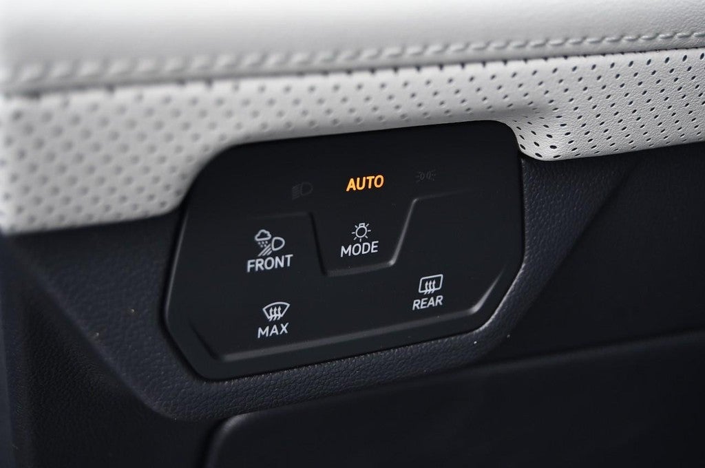 2026 Volkswagen Atlas Cross Sport 2.0T SEL Premium R-Line 4MOTION