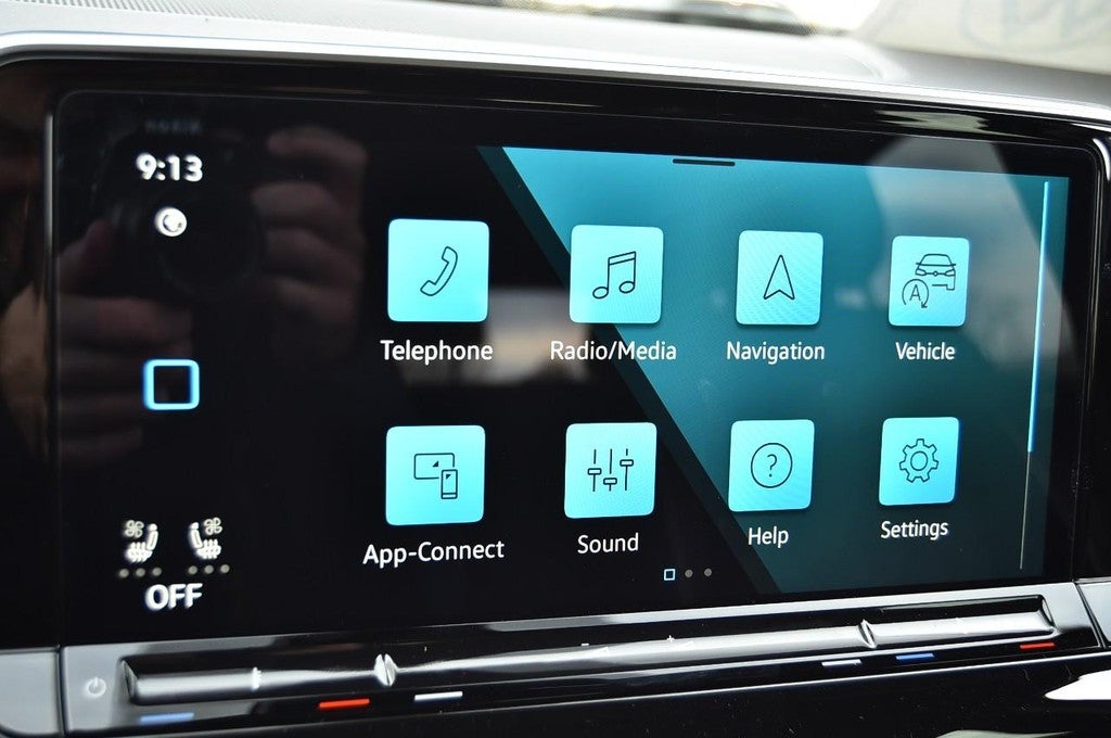 2026 Volkswagen Atlas Cross Sport 2.0T SEL Premium R-Line 4MOTION