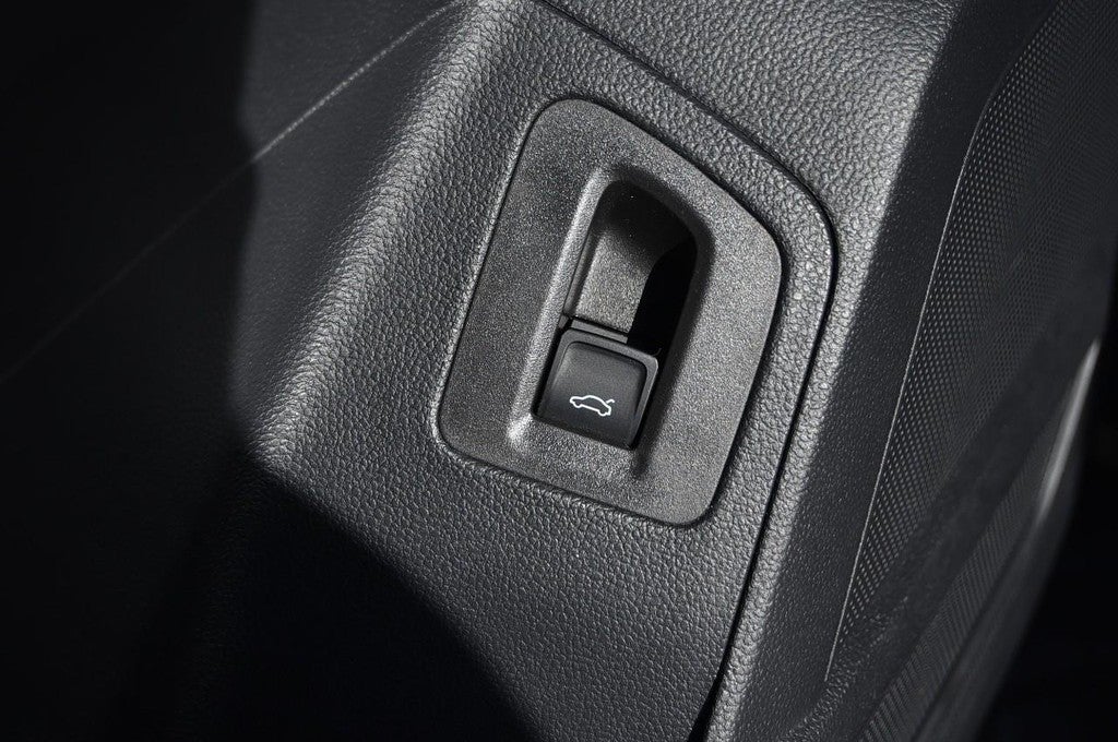 2023 Volkswagen Atlas Cross Sport 2.0T SE w/Technology 4MOTION