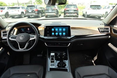 2025 Volkswagen Atlas 2.0T SE w/Technology