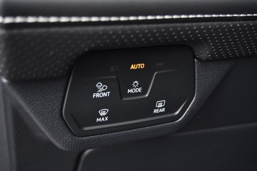 2026 Volkswagen Atlas Cross Sport 2.0T SE w/Technology 4MOTION