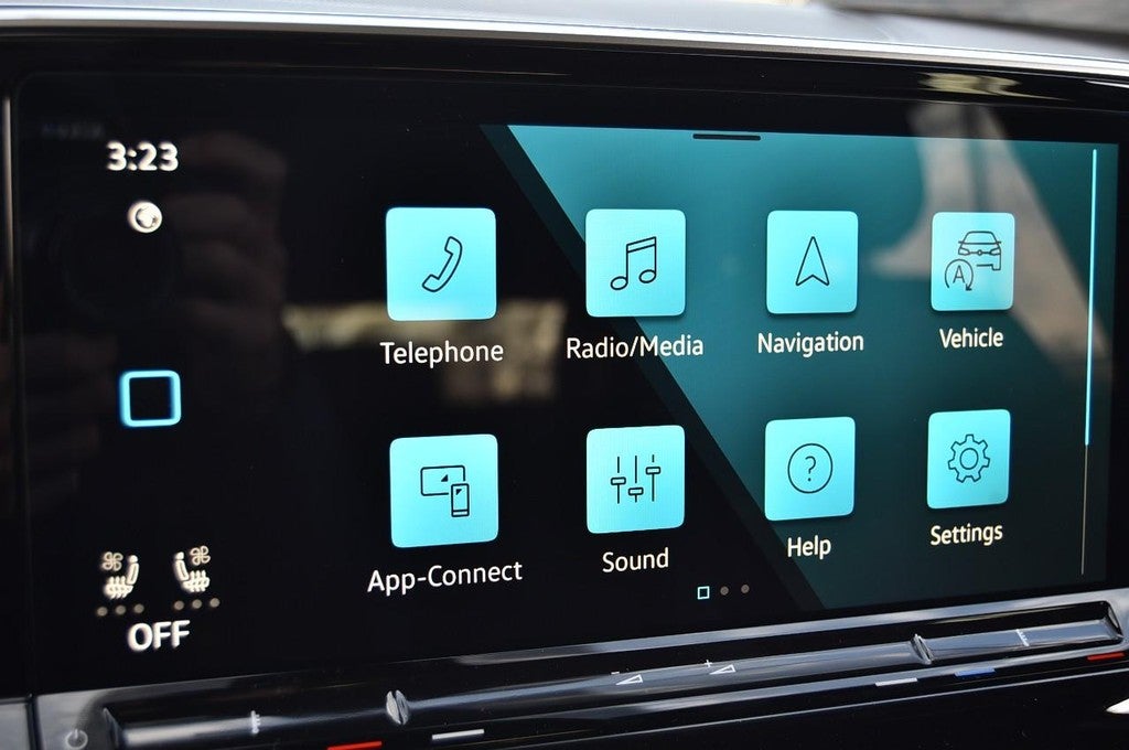 2026 Volkswagen Atlas Cross Sport 2.0T SE w/Technology 4MOTION