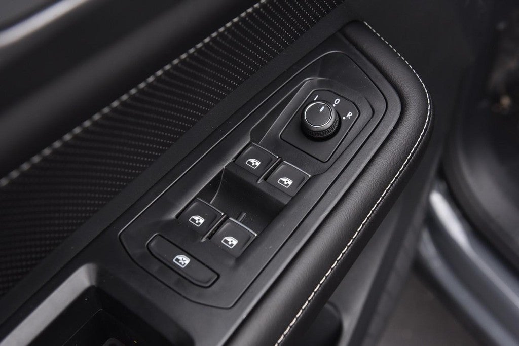 2026 Volkswagen Atlas Cross Sport 2.0T SE w/Technology 4MOTION