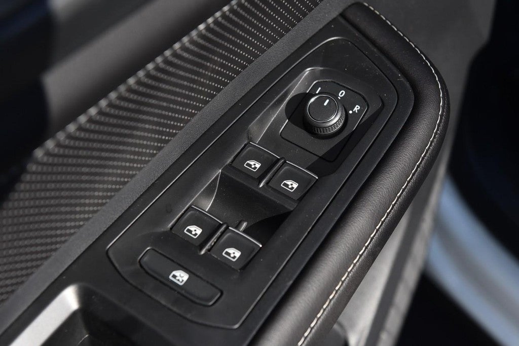 2026 Volkswagen Atlas Cross Sport 2.0T SE w/Technology 4MOTION