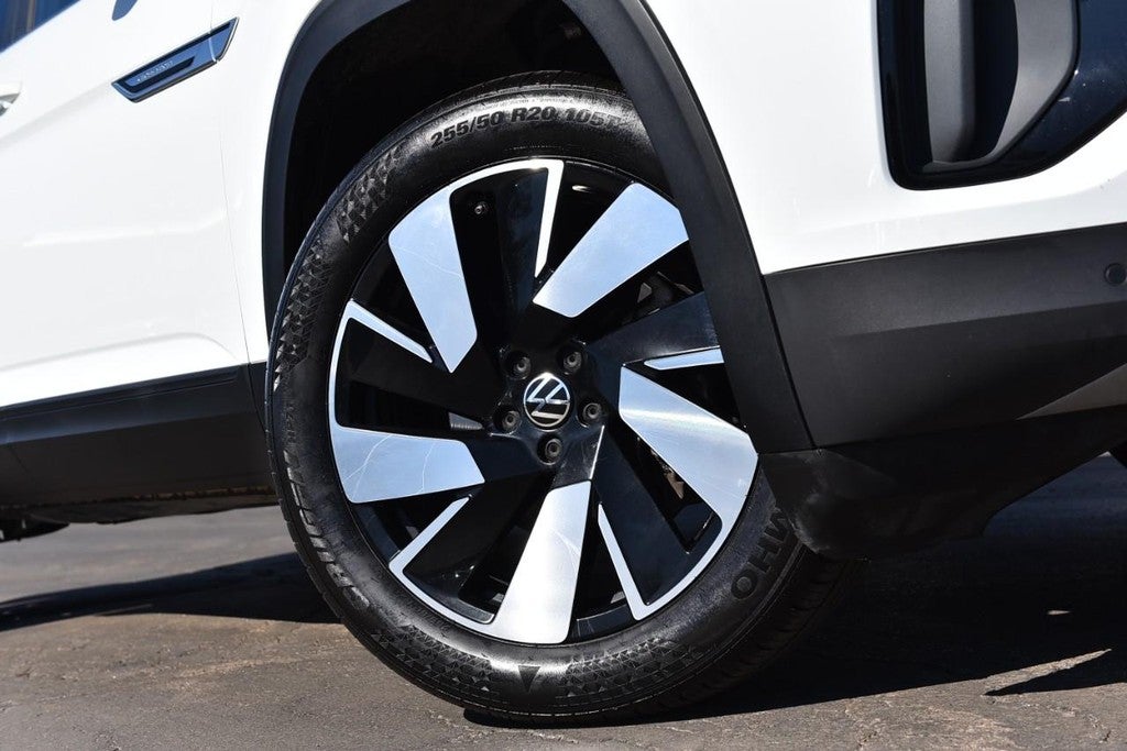 2024 Volkswagen Atlas Cross Sport 2.0T SE w/Technology FWD