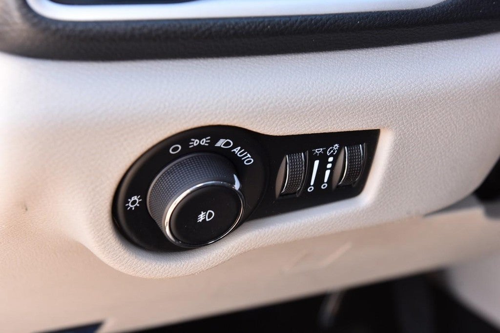 2024 Chrysler Pacifica Hybrid Select FWD