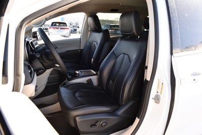 2024 Chrysler Pacifica Hybrid Select FWD