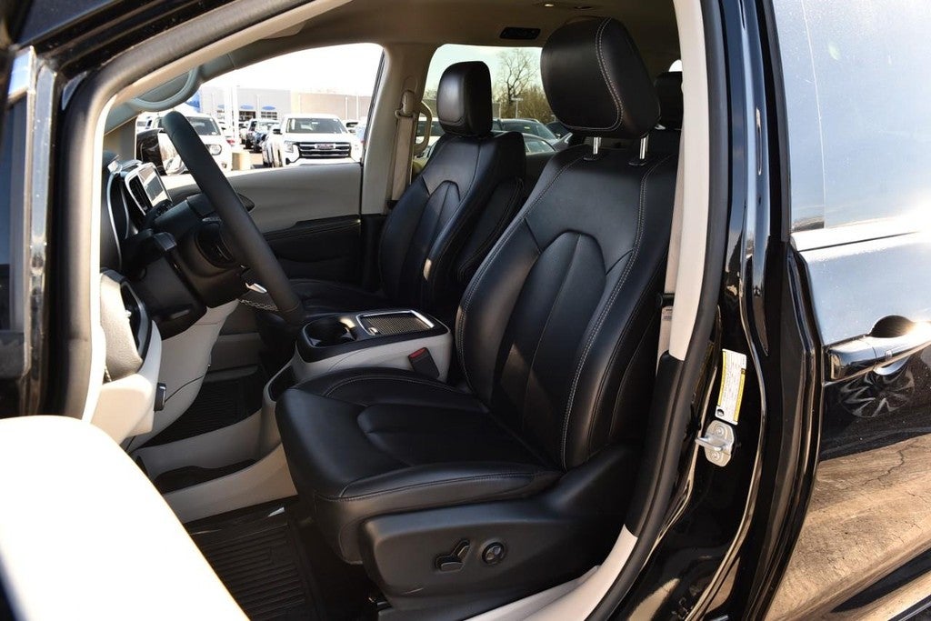 2024 Chrysler Pacifica Hybrid Select FWD