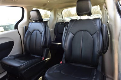 2024 Chrysler Pacifica Hybrid Select FWD