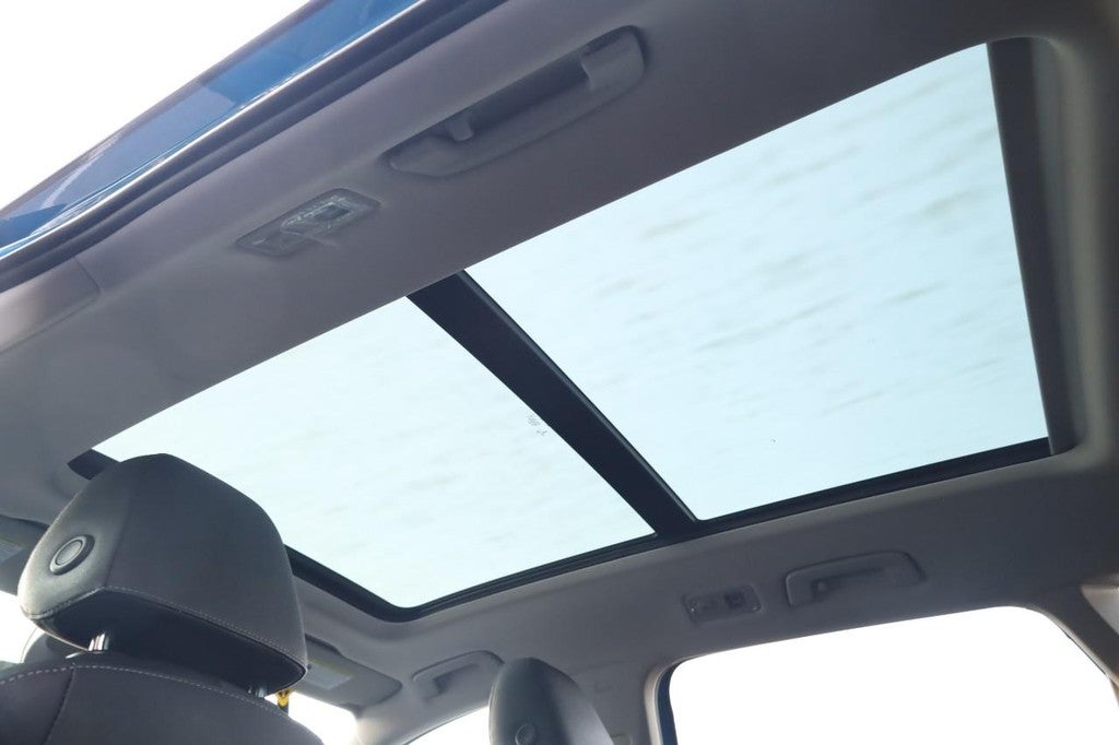 2025 Volkswagen Taos SE Black 4MOTION