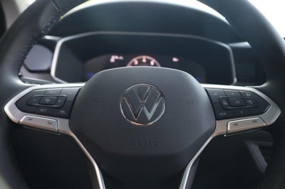 2025 Volkswagen Taos SE Black 4MOTION