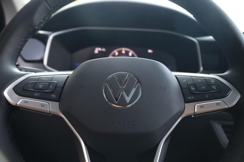 2025 Volkswagen Taos SE Black 4MOTION