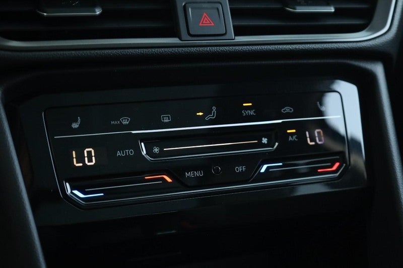 2025 Volkswagen Taos SE Black 4MOTION