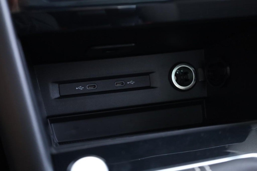 2025 Volkswagen Taos SE Black 4MOTION