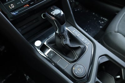 2025 Volkswagen Taos SE Black 4MOTION