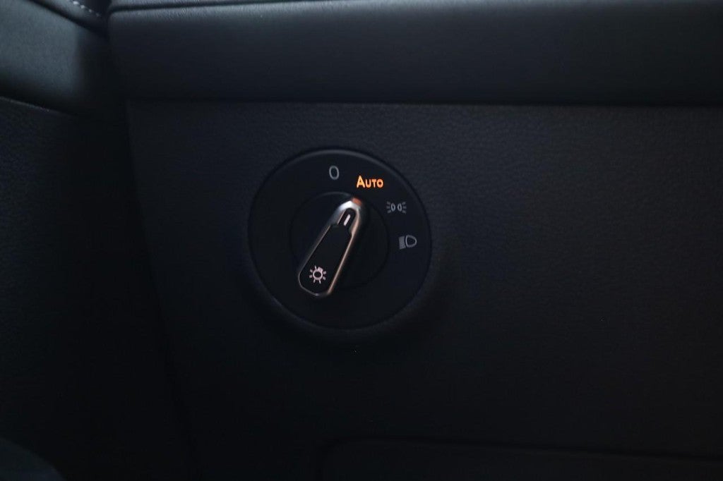 2025 Volkswagen Taos SE Black 4MOTION