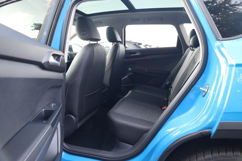 2025 Volkswagen Taos SE Black 4MOTION