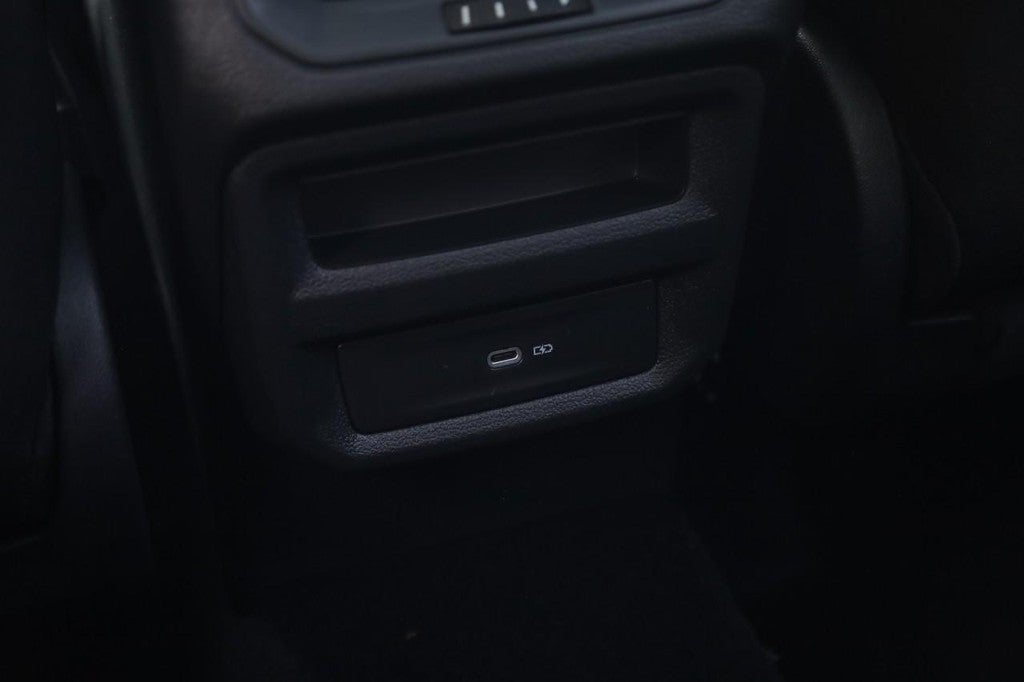 2025 Volkswagen Taos SE Black 4MOTION