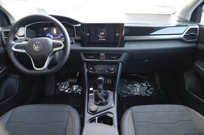 2025 Volkswagen Taos SE Black 4MOTION