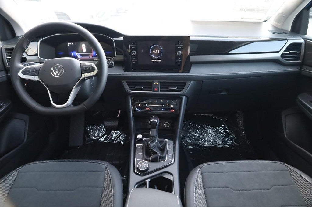 2025 Volkswagen Taos SE Black 4MOTION