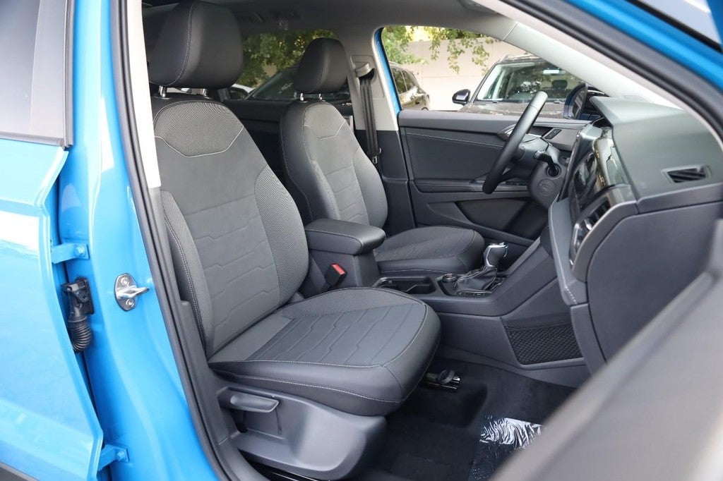 2025 Volkswagen Taos SE Black 4MOTION