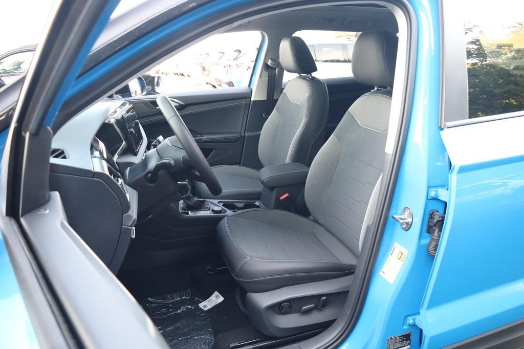 2025 Volkswagen Taos SE Black 4MOTION