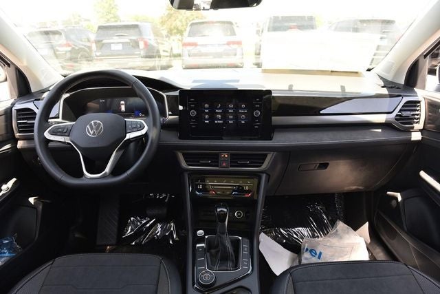 2026 Volkswagen Taos 1.5T SE Black