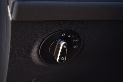 2026 Volkswagen Taos SE Black 4MOTION