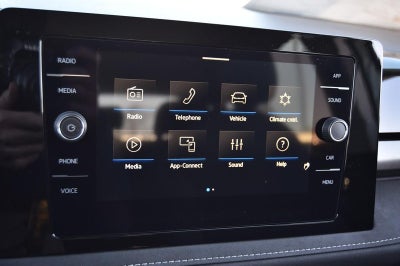 2026 Volkswagen Taos SE Black 4MOTION